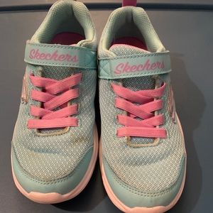 Girl’s Sketcher Shoes Size 1